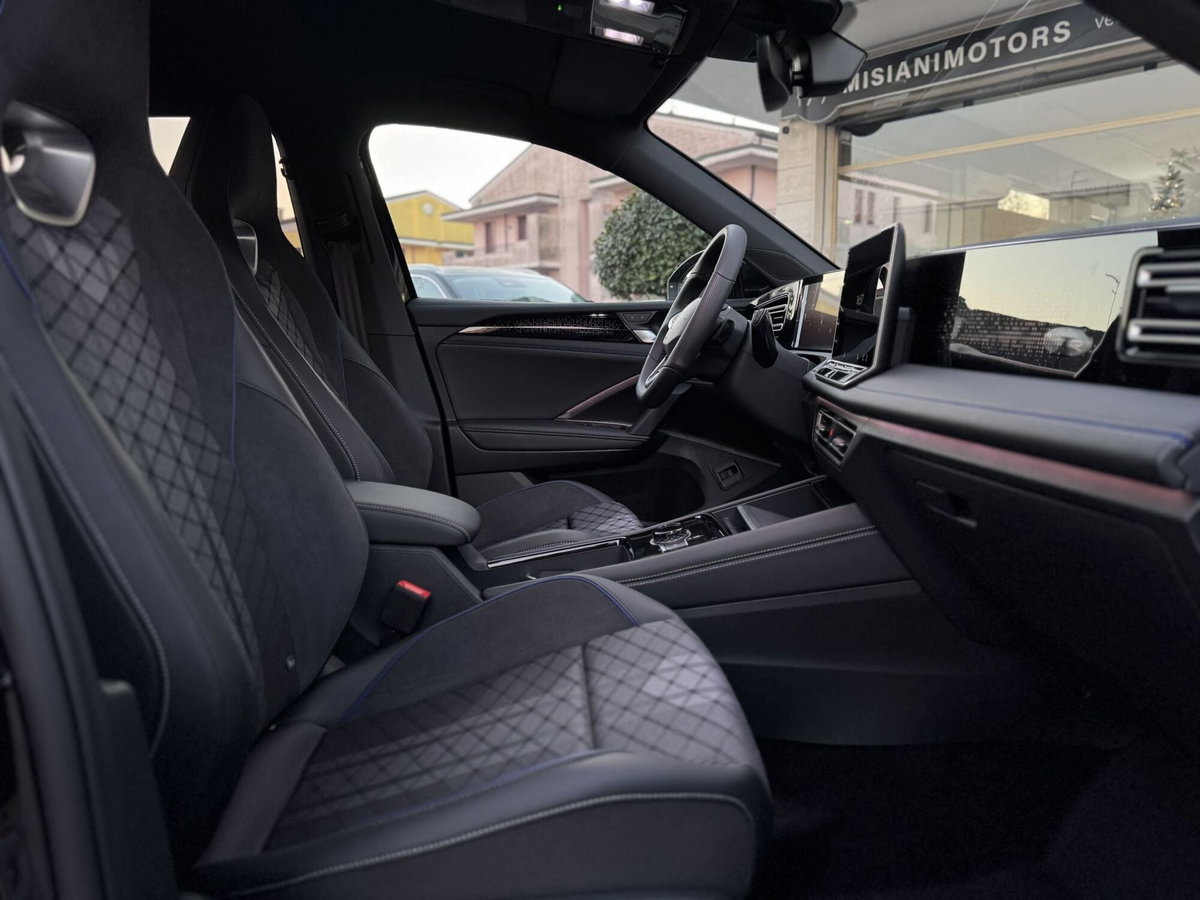 Volkswagen Tiguan 2.0 tdi R-Line 150cv dsg (15)