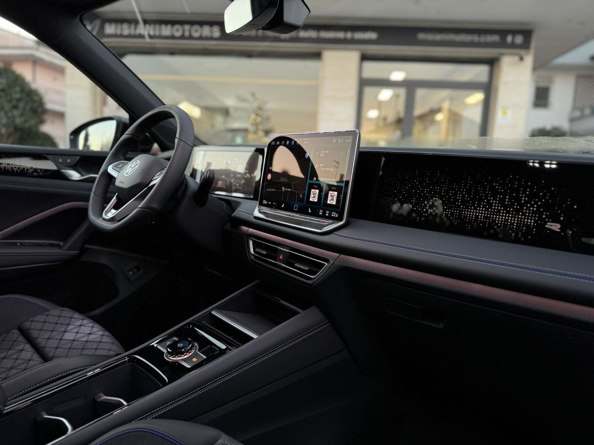 Volkswagen Tiguan 2.0 tdi R-Line 150cv dsg (16)