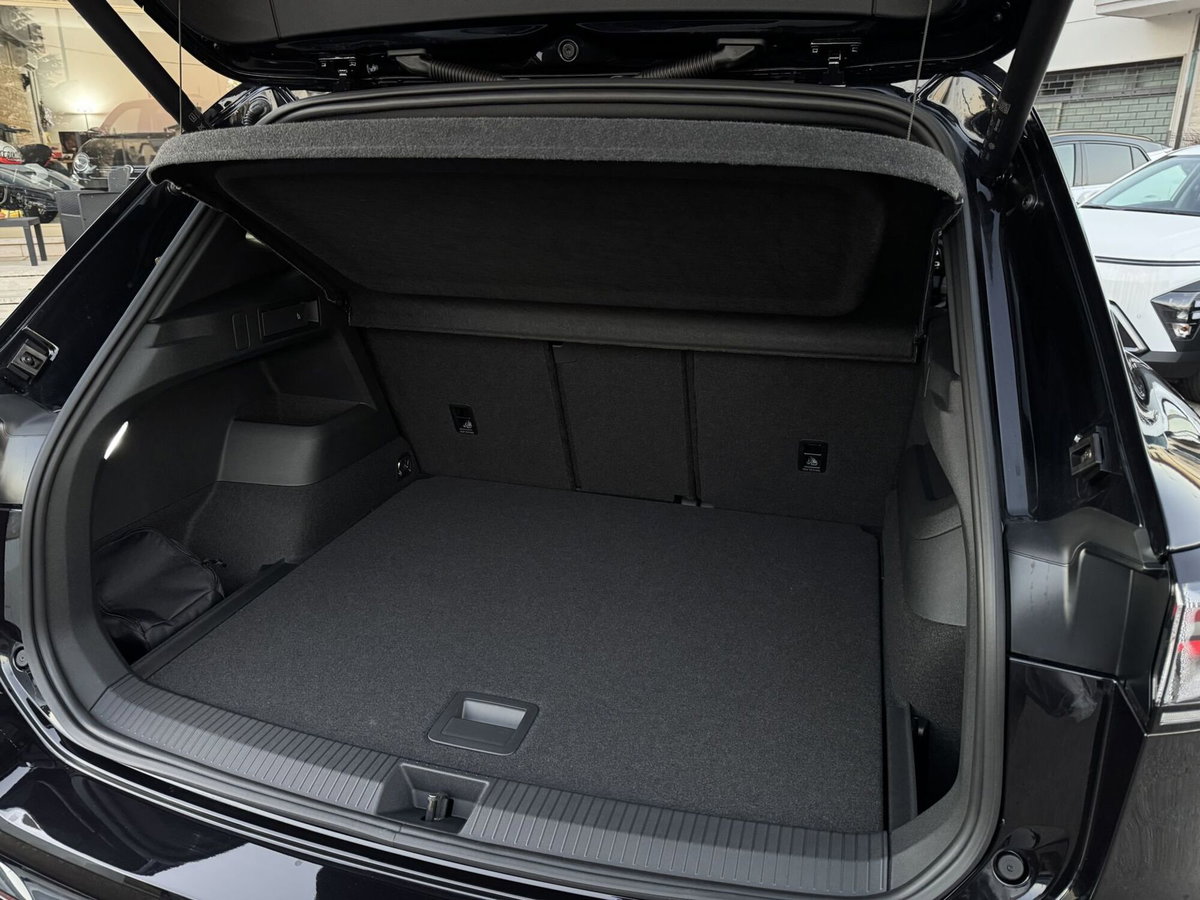 Volkswagen Tiguan 2.0 tdi R-Line 150cv dsg (20)