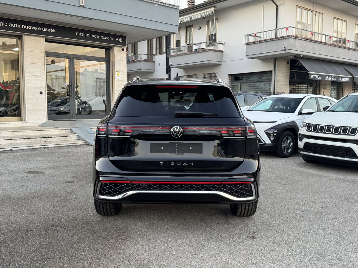 Volkswagen Tiguan 2.0 tdi R-Line 150cv dsg (6)