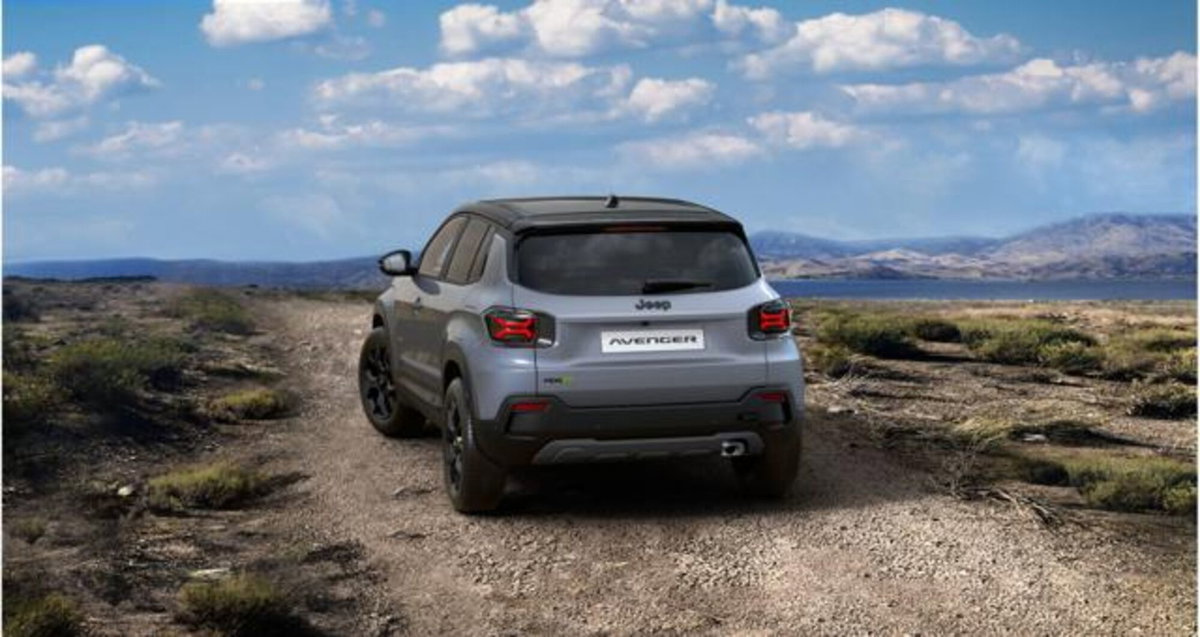 Jeep Avenger 1.2 turbo e-hybrid mhev The North Face 4xe 145cv edct6 (4)