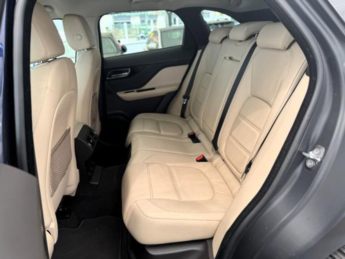 Jaguar F-Pace 2.0 D 180 CV AWD Prestige (11)