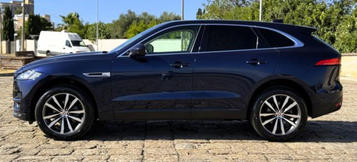 Jaguar F-Pace 2.0 D 180 CV AWD Prestige (18)