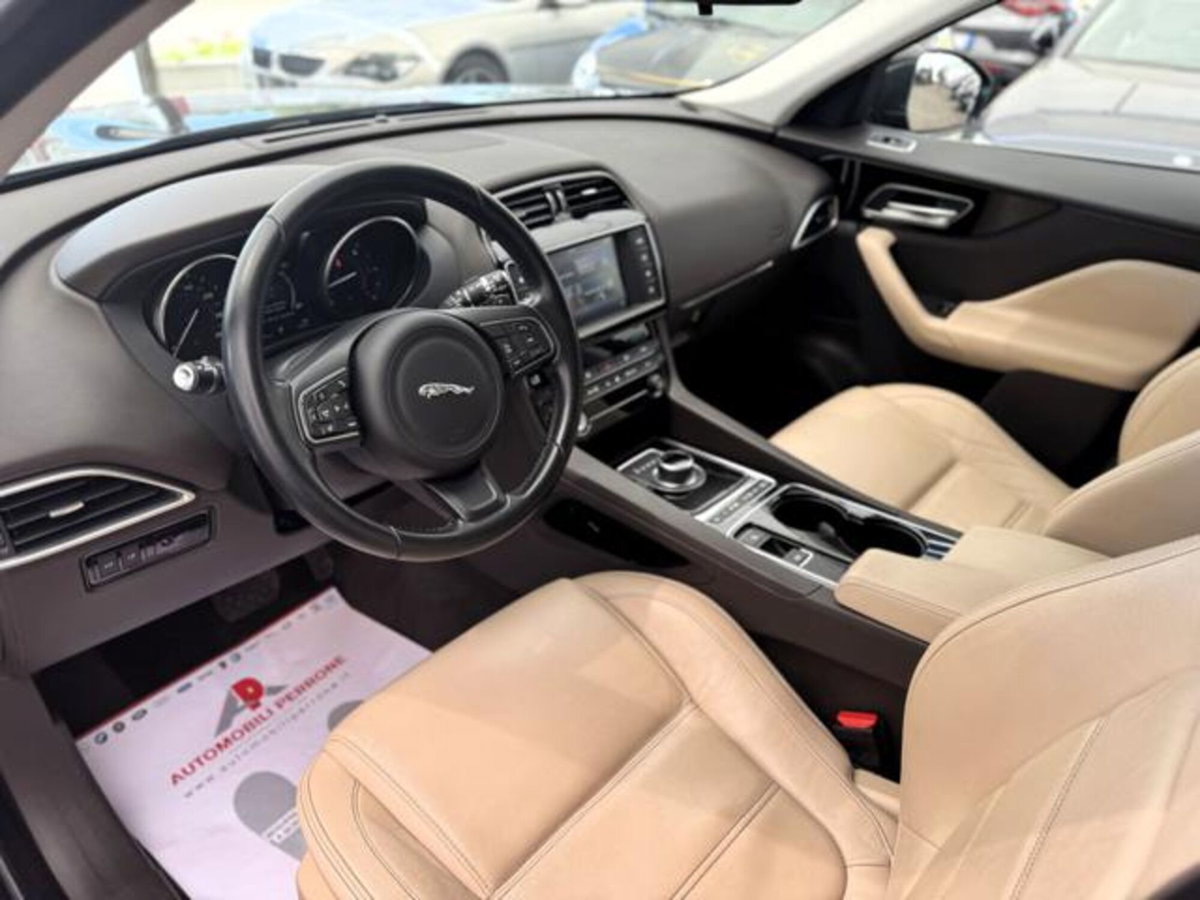Jaguar F-Pace 2.0 D 180 CV AWD Prestige (5)