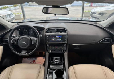Jaguar F-Pace 2.0 D 180 CV AWD Prestige (7)