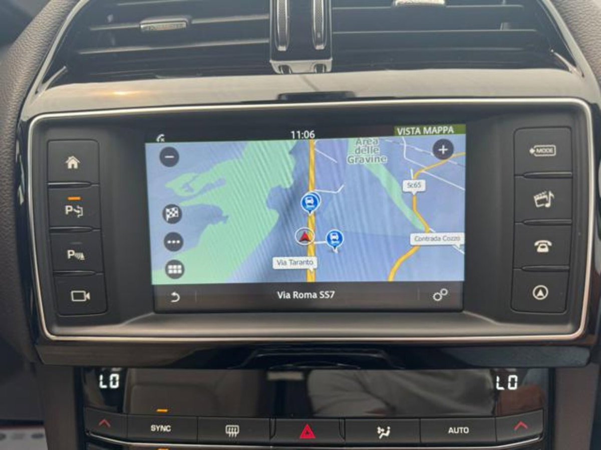 Jaguar F-Pace 2.0 D 180 CV AWD Prestige (9)