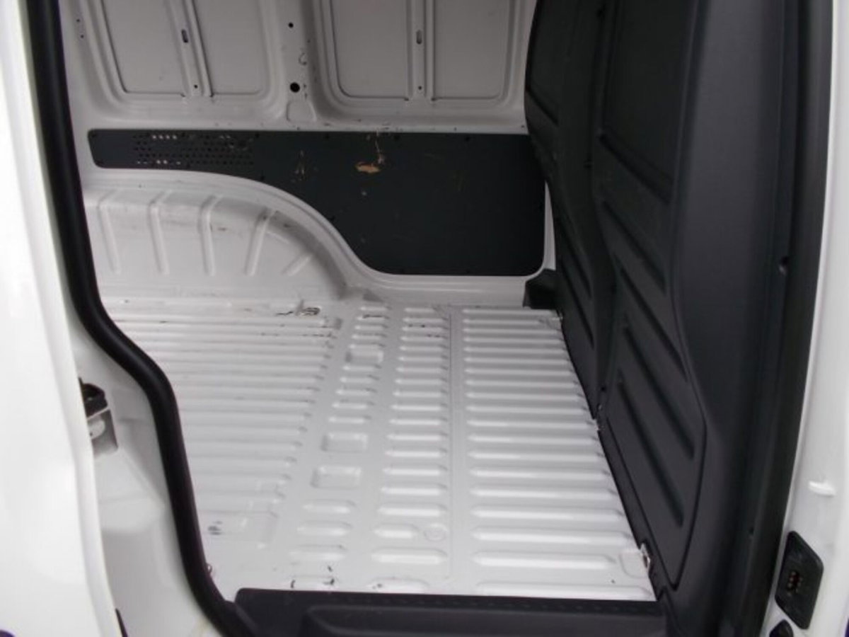 Volkswagen Veicoli Commerciali Caddy 2.0 TDI 102 CV Furgone Business (14)