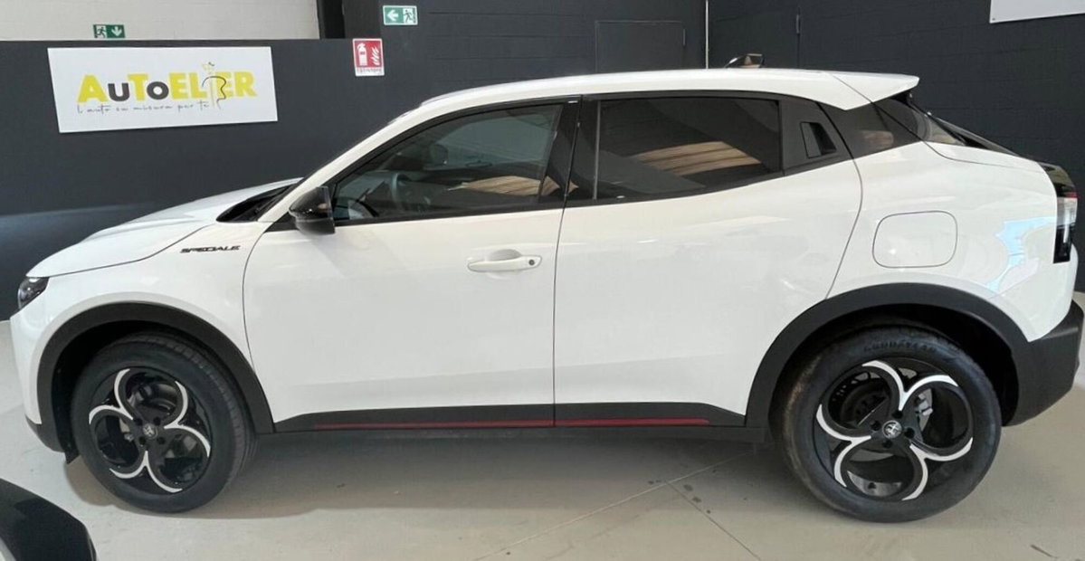 Alfa Romeo Junior 1.2 ibrida Speciale 145cv edct6 (3)