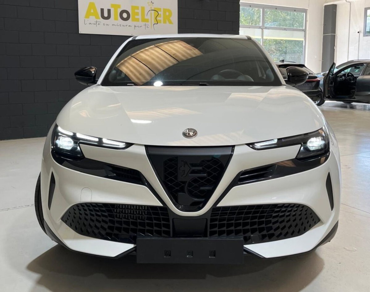 Alfa Romeo Junior 1.2 ibrida Speciale 145cv edct6 (4)