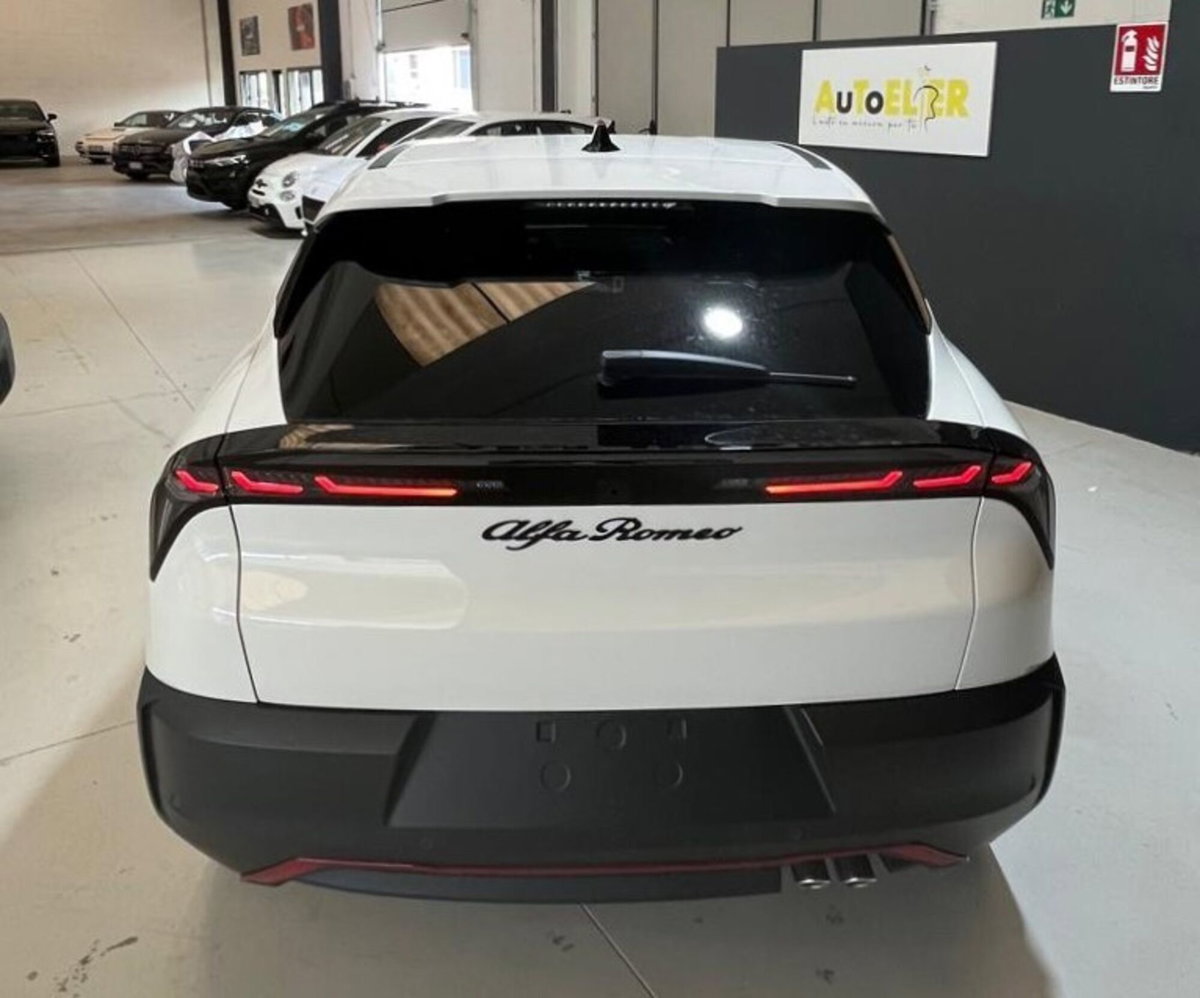 Alfa Romeo Junior 1.2 ibrida Speciale 145cv edct6 (8)