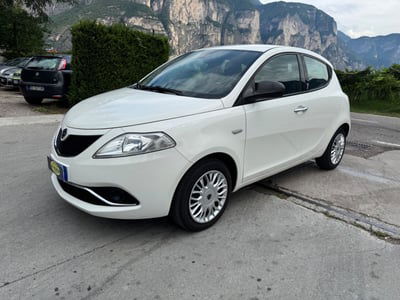 Lancia Ypsilon 1.3 MJT 16V 95 CV 5 porte S&S Silver usata