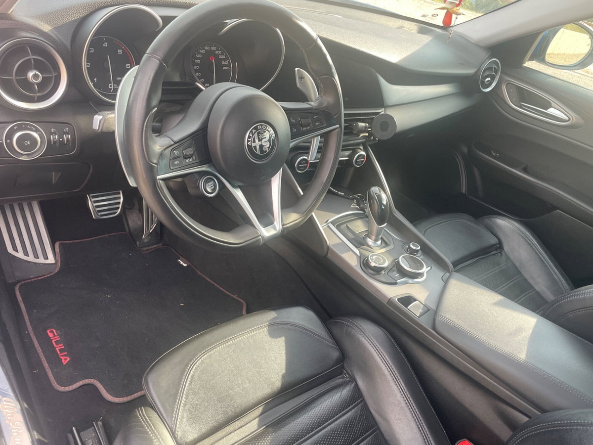 Alfa Romeo Giulia 2.2 Turbodiesel 210 CV AT8 AWD Q4 Veloce (12)