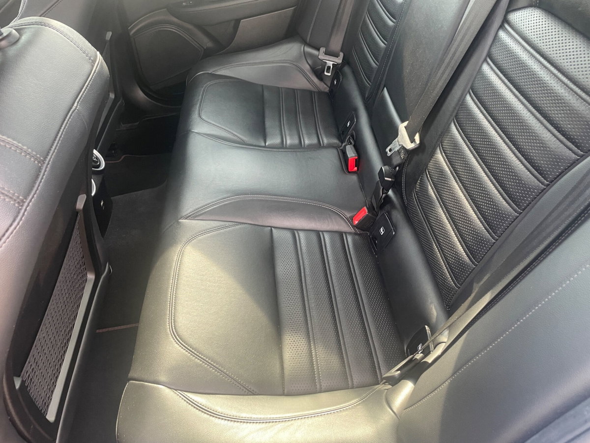 Alfa Romeo Giulia 2.2 Turbodiesel 210 CV AT8 AWD Q4 Veloce (14)