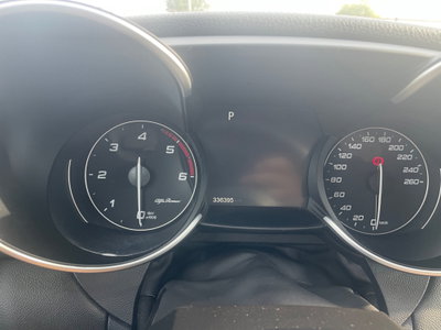 Alfa Romeo Giulia 2.2 Turbodiesel 210 CV AT8 AWD Q4 Veloce (17)