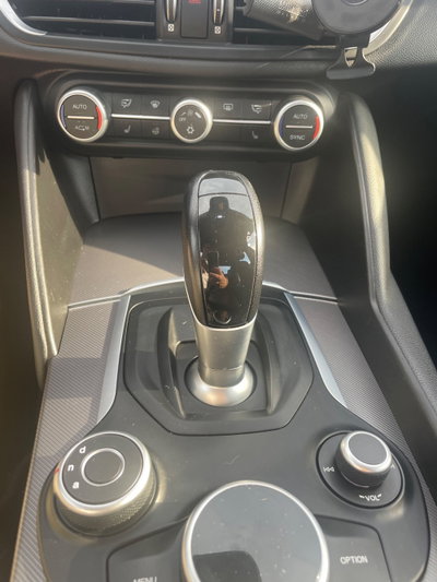 Alfa Romeo Giulia 2.2 Turbodiesel 210 CV AT8 AWD Q4 Veloce (18)