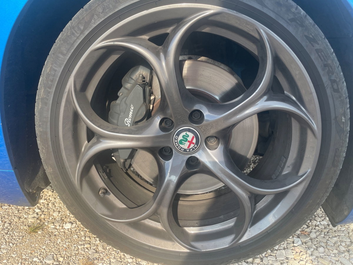 Alfa Romeo Giulia 2.2 Turbodiesel 210 CV AT8 AWD Q4 Veloce (9)