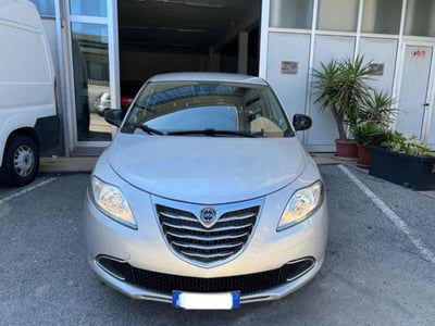 Lancia Ypsilon 1.2 69 CV 5 porte Silver usata