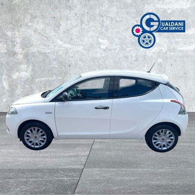 Lancia Ypsilon 1.0 FireFly 5 porte S&S Hybrid Ecochic Silver usata