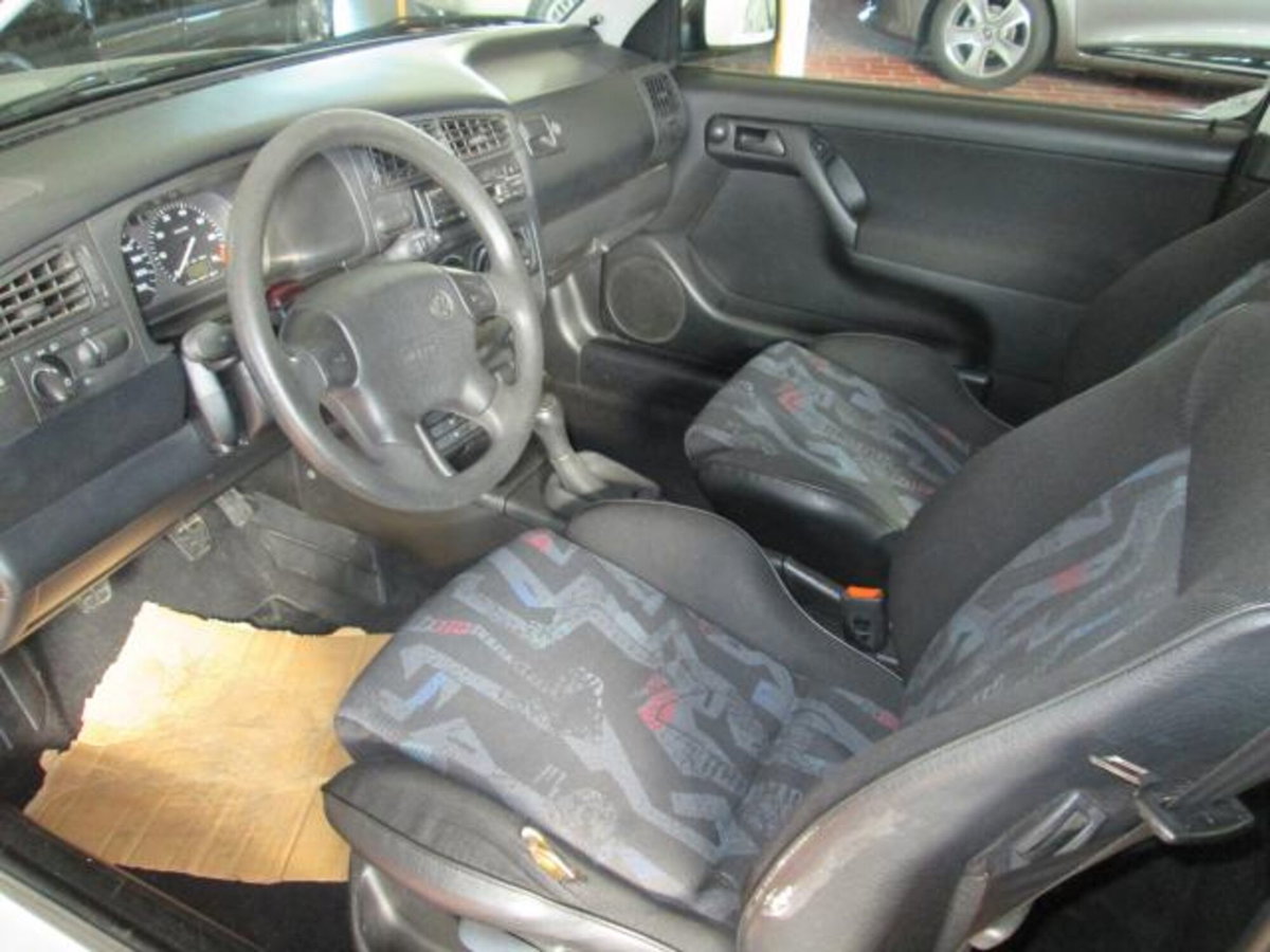 Volkswagen Golf 1.6 cat 3 porte (4)