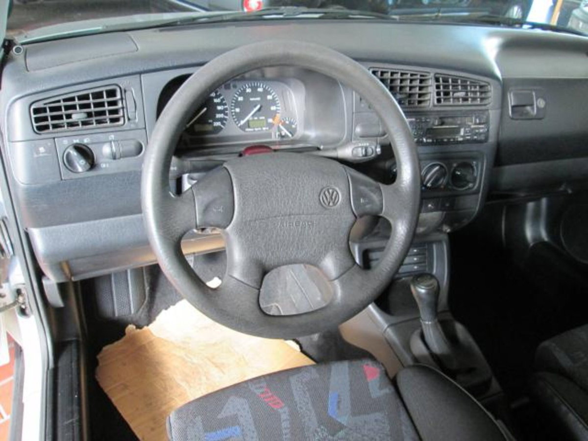 Volkswagen Golf 1.6 cat 3 porte (5)