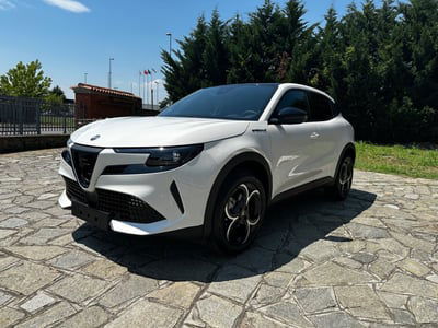 Alfa Romeo Junior 1.2 ibrida Speciale 145cv edct6 nuova