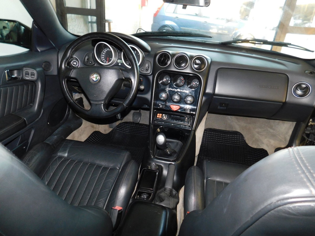 Alfa Romeo Gtv 2.0i 16V Twin Spark cat L (12)