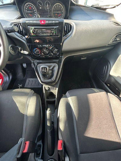 Lancia Ypsilon 1.2 69 CV 5 porte Gold (15)