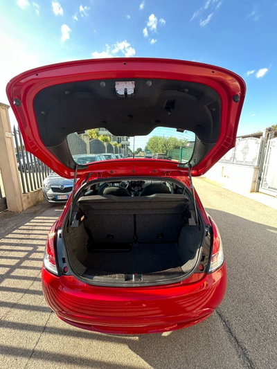 Lancia Ypsilon 1.2 69 CV 5 porte Gold (19)