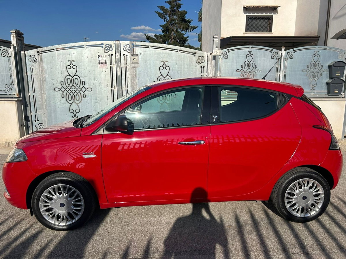 Lancia Ypsilon 1.2 69 CV 5 porte Gold (3)