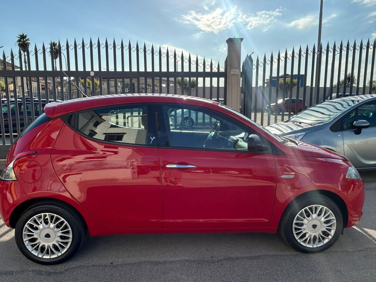 Lancia Ypsilon 1.2 69 CV 5 porte Gold (7)