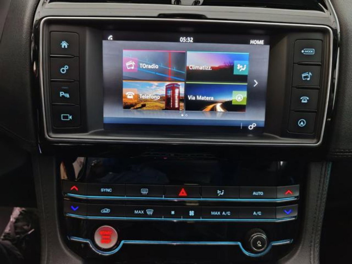 Jaguar F-Pace 2.0 D 240 CV AWD aut. Portfolio (13)