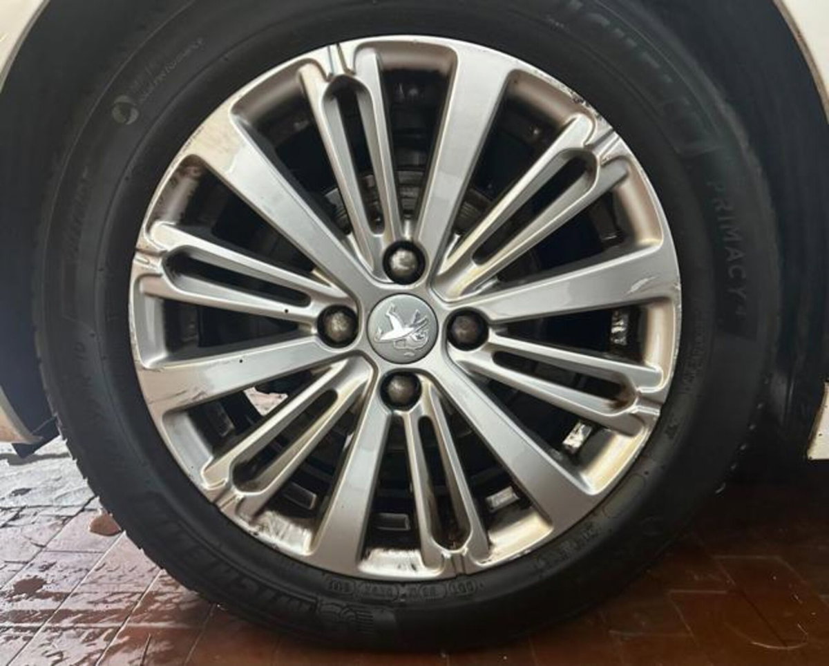 Peugeot 208 75 5 porte Allure (4)