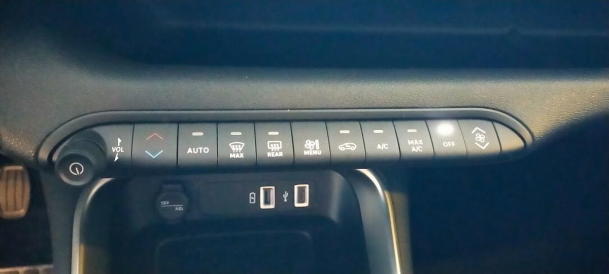 Jeep Avenger 1.2 turbo Altitude fwd 100cv (10)