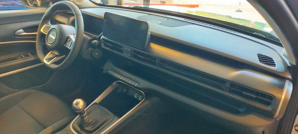 Jeep Avenger 1.2 turbo Altitude fwd 100cv (19)