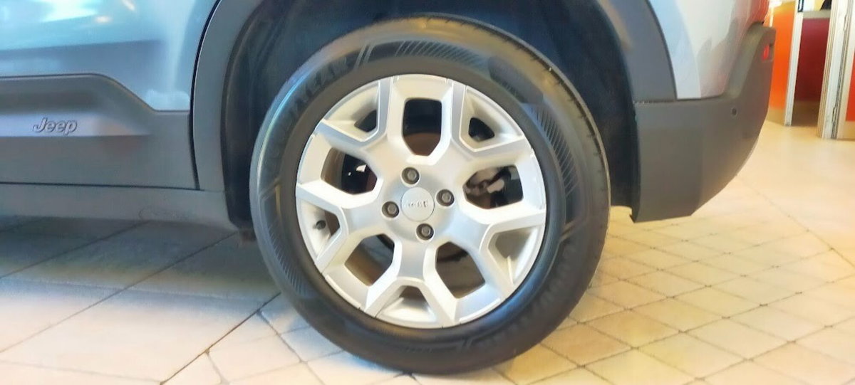 Jeep Avenger 1.2 turbo Altitude fwd 100cv (5)