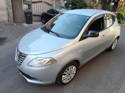 Lancia Ypsilon 1.2 69 CV 5 porte Silver usata