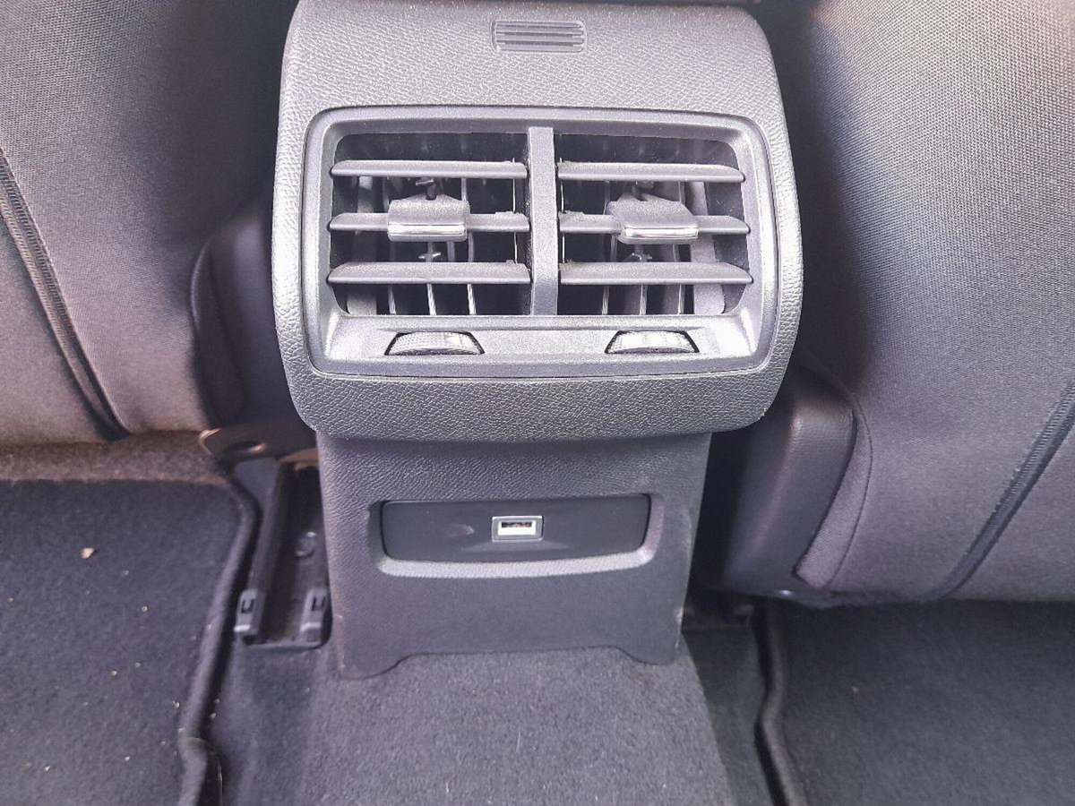 Citroen C4 BlueHDi 130 S&S EAT8 Shine (18)