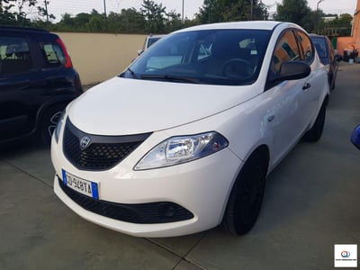 Lancia Ypsilon 1.0 FireFly 5 porte S&S Hybrid Silver Plus usata