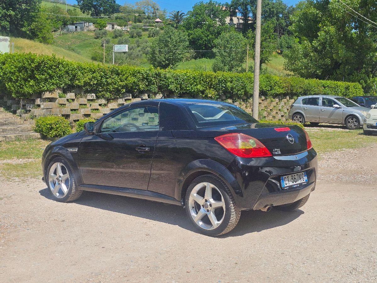 Opel Tigra TwinTop 1.4 16V Sport (5)