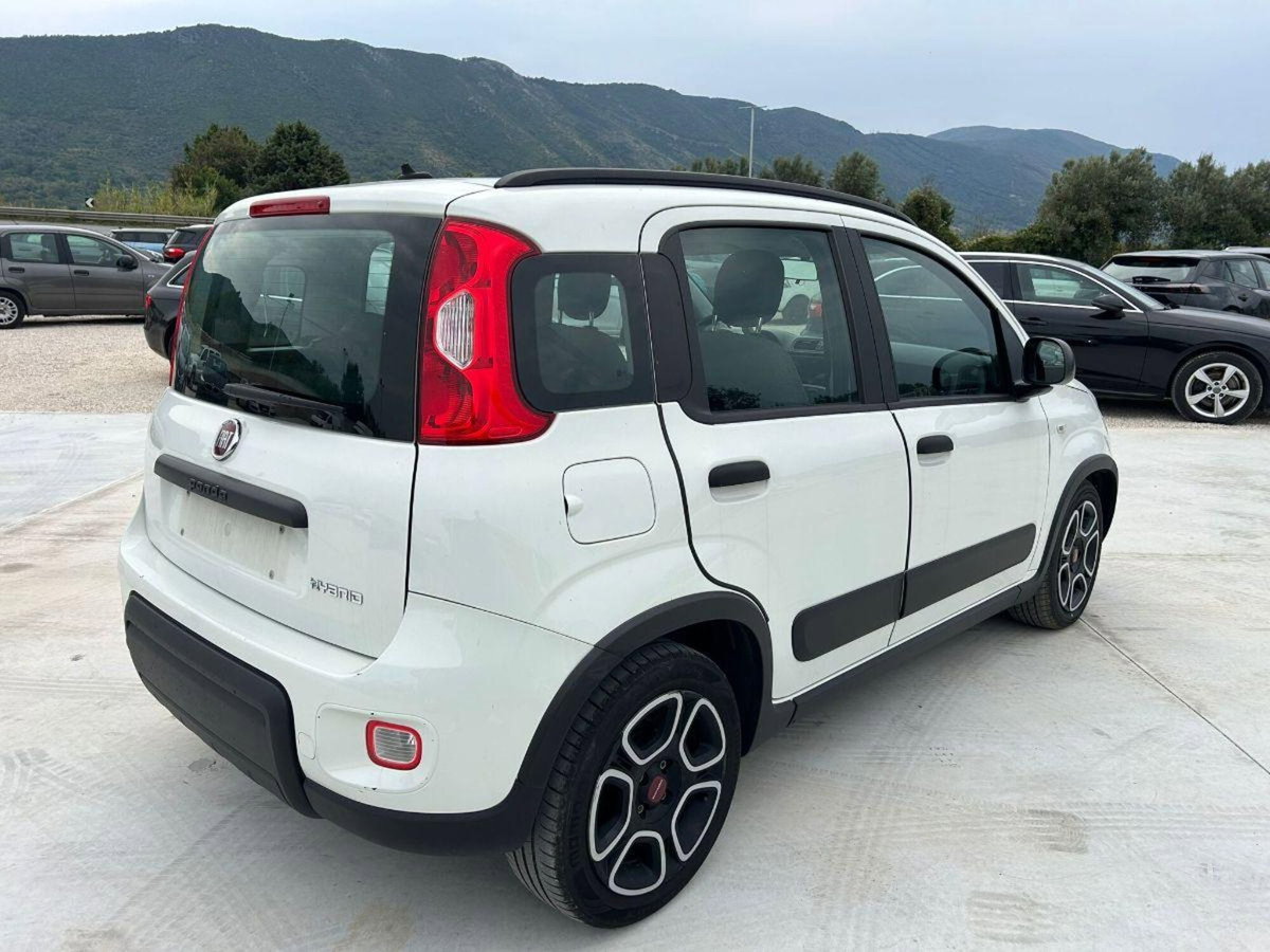 Fiat Panda 1.0 FireFly S&S Hybrid City Cross (5)