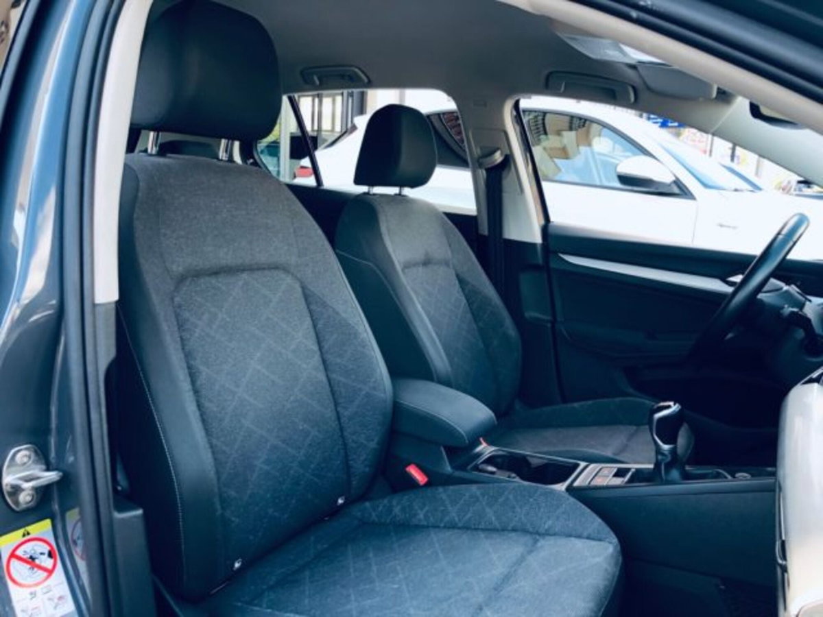 Volkswagen Golf 2.0 TDI SCR Life (8)