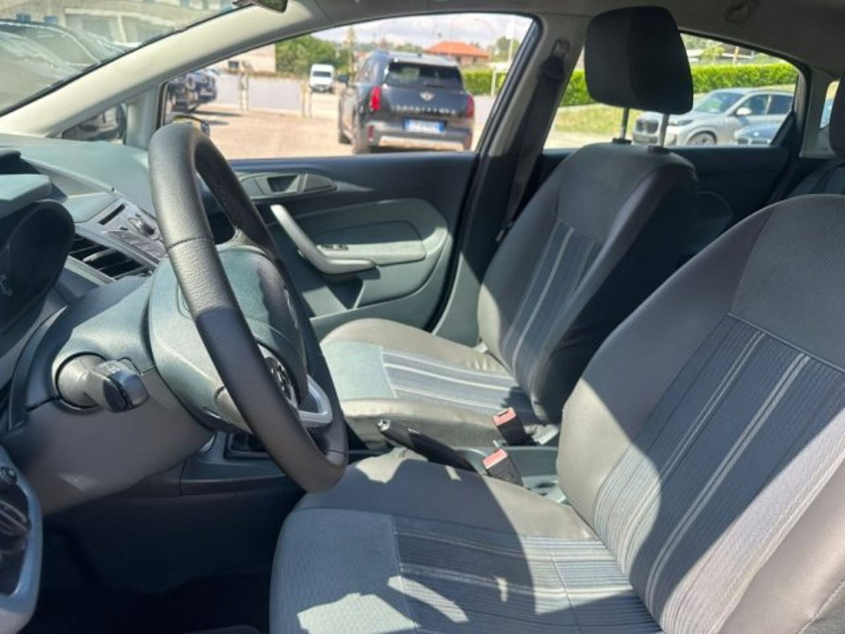 Ford Fiesta 1.4 TDCi 68CV 5 porte Titanium (12)