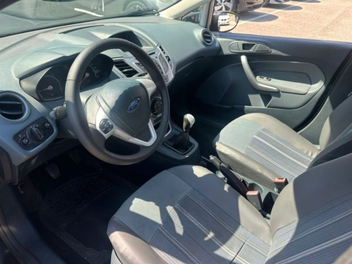 Ford Fiesta 1.4 TDCi 68CV 5 porte Titanium (9)