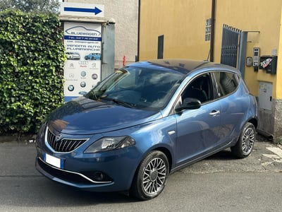 Lancia Ypsilon 1.0 FireFly 5 porte S&S Hybrid Ecochic Silver usata