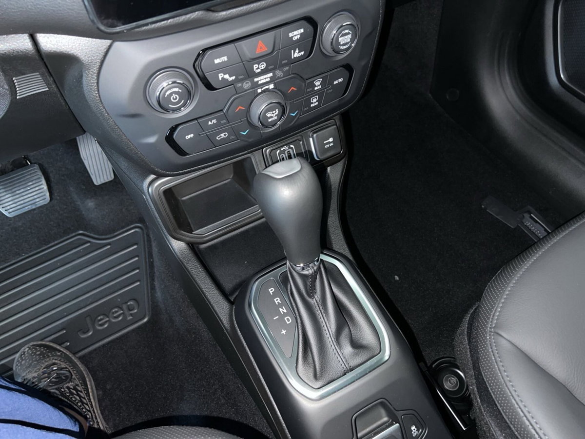 Jeep Renegade 1.5 turbo t4 mhev Summit 2wd dct (11)