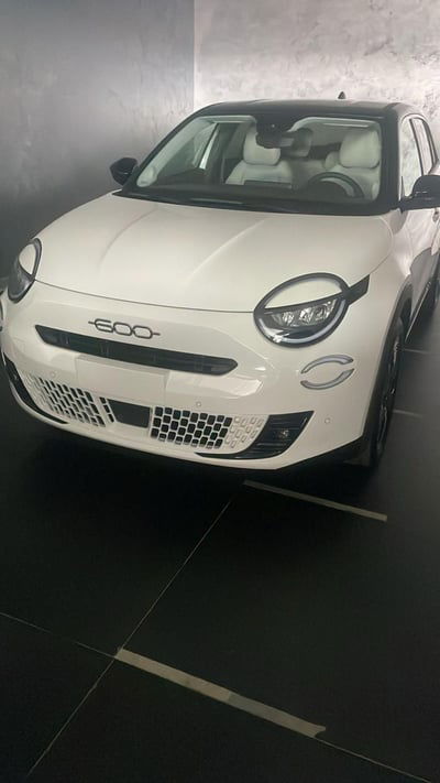 Fiat 600 1.2 hybrid La Prima 110cv auto nuova