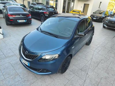 Lancia Ypsilon 1.0 FireFly 5 porte S&S Hybrid Ecochic Silver usata