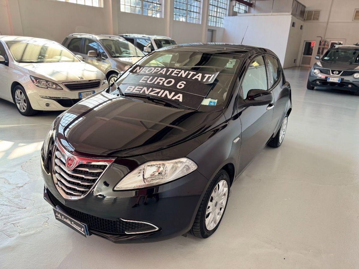 Lancia Ypsilon 1.2 69 CV 5 porte Platinum