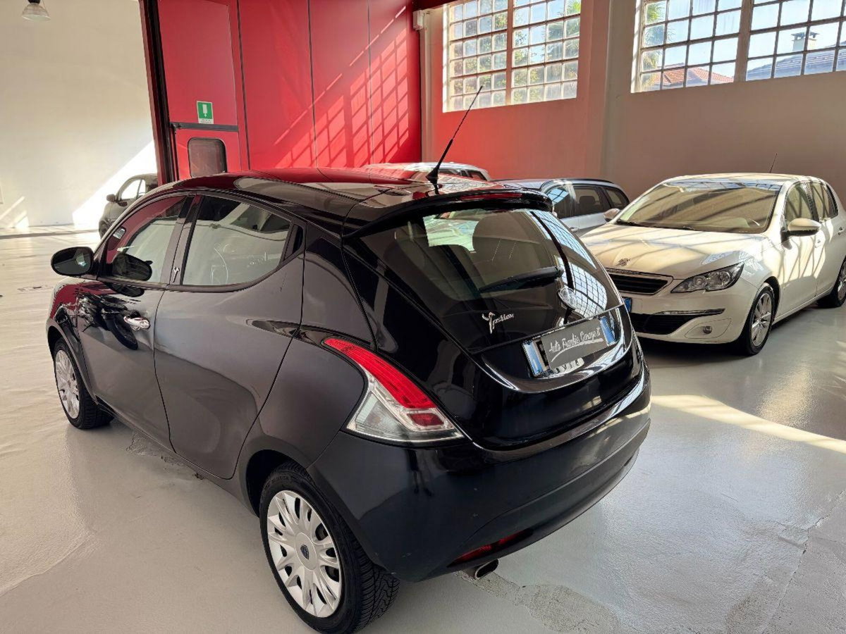 Lancia Ypsilon 1.2 69 CV 5 porte Platinum (10)