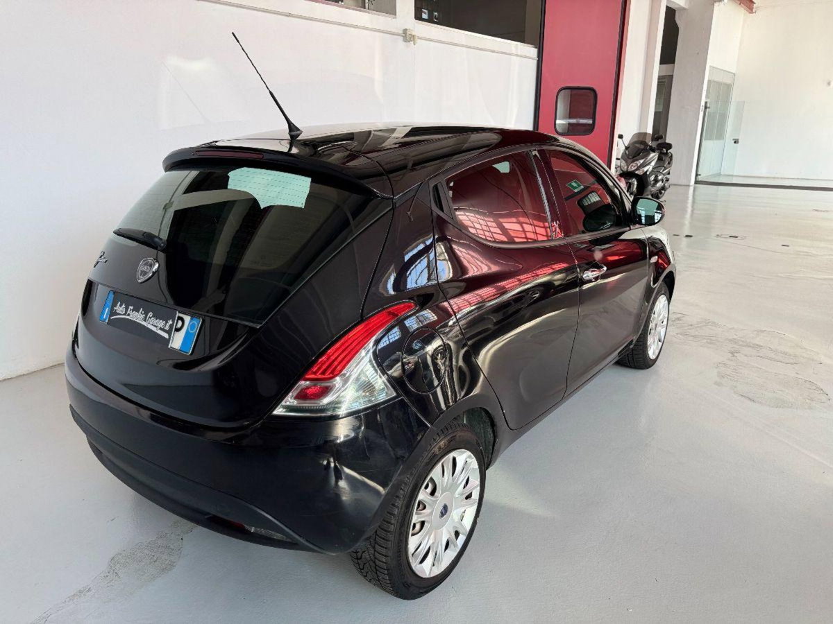 Lancia Ypsilon 1.2 69 CV 5 porte Platinum (11)